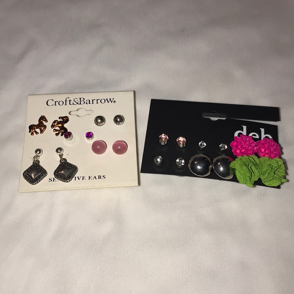 Several pairs of earrings
